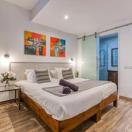 Апартаменты Stylish 1bedroom In The Heart Of St Julians 301 *